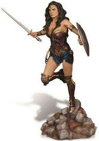 SALE MOEBIUS 1015 1/8 WONDER WOMAN - BVS RESIN PLASTIC MODEL KIT - Gap Games